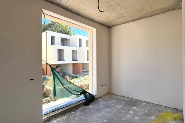 Luxury villas for sale in Tirana 4+1, Emty