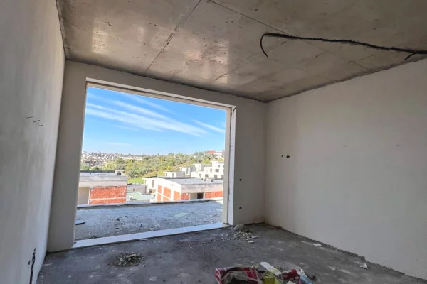 Luxury villas for sale in Tirana 4+1, Emty
