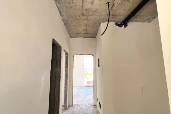 Luxury villas for sale in Tirana 4+1, Emty