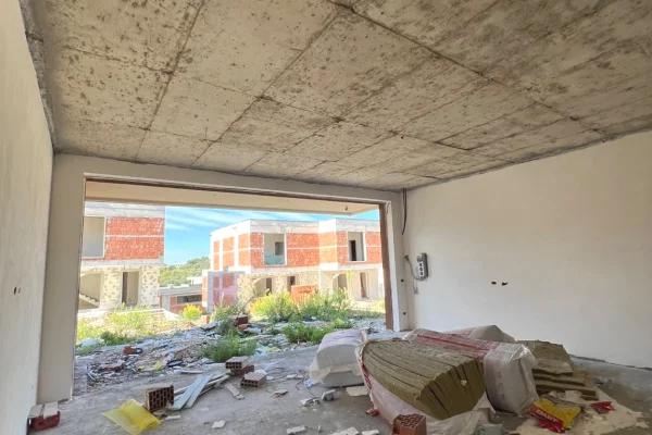 Luxury villas for sale in Tirana 4+1, Emty