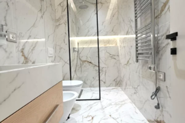 Shtepi me qera Apartament ne Tirane, 3+1, Mobilimi E mobiluar, Pagesa 3,200  Euro.