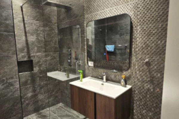 Shtepi me qera Apartament ne Tirane, 2+1, Mobilimi E mobiluar, Pagesa 1,200  Euro.