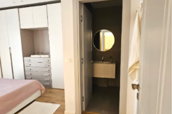 Shtepi me qera Apartament ne Tirane, 2+1, Mobilimi E mobiluar, Pagesa 1,200  Euro.