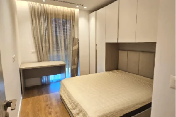 Shtepi me qera Apartament ne Tirane, 2+1, Mobilimi E mobiluar, Pagesa 1,200  Euro.