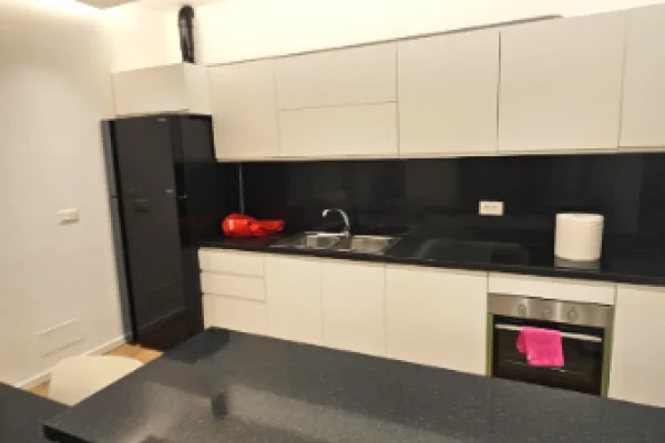 Shtepi me qera Apartament ne Tirane, 2+1, Mobilimi E mobiluar, Pagesa 1,200  Euro.