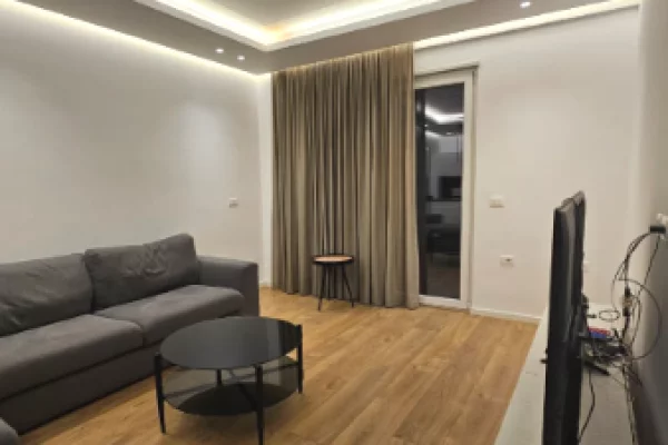 Shtepi me qera Apartament ne Tirane, 2+1, Mobilimi E mobiluar, Pagesa 1,200  Euro.