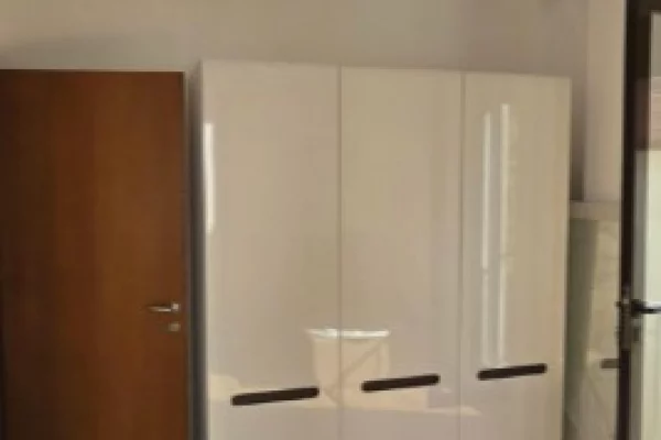 Shtepi me qera Apartament ne Tirane, 2+1, Mobilimi E mobiluar, Pagesa 120,000  Leke.