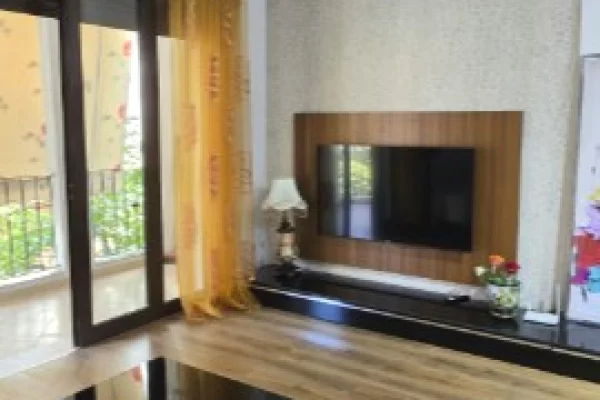 Shtepi me qera 2+1 ne Tirane - 120,000 Leke
