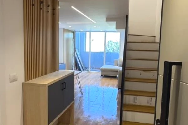 Shtepi ne shitje Duplex(shtepi me 2 kate) ne Tirane, 2+1, Mobilimi E mobiluar, Pagesa 165,000  Euro.
