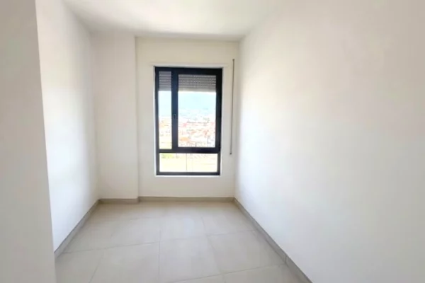 Shtepi ne shitje Apartament ne Tirane, 3+1, Mobilimi Bosh, pa mobiluar, Pagesa 229,650  Euro.