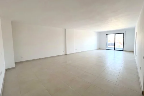 Shtepi ne shitje Apartament ne Tirane, 3+1, Mobilimi Bosh, pa mobiluar, Pagesa 229,650  Euro.