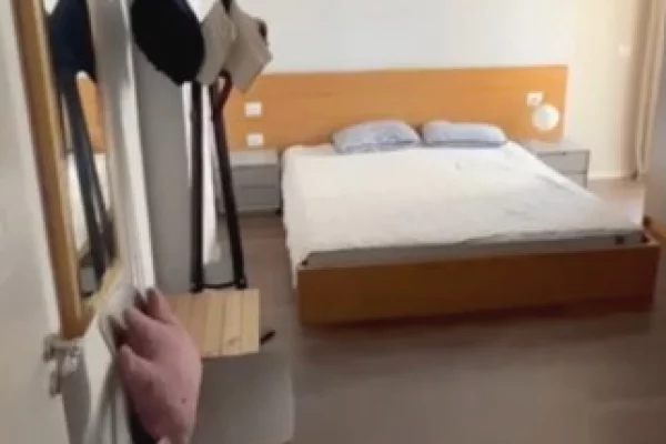 Shtepi me qera Apartament ne Tirane, 2+1, Mobilimi E mobiluar, Pagesa 700  Euro.