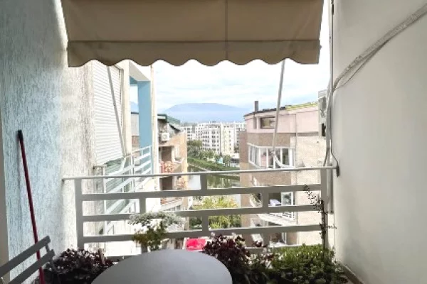 Shtepi me qera Apartament ne Tirane, 2+1, Mobilimi E mobiluar, Pagesa 95,000  Leke.