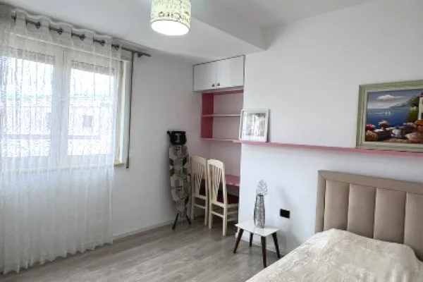 Shtepi me qera Apartament ne Tirane, 2+1, Mobilimi E mobiluar, Pagesa 95,000  Leke.