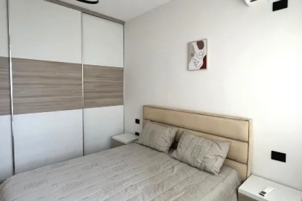 Shtepi me qera Apartament ne Tirane, 2+1, Mobilimi E mobiluar, Pagesa 95,000  Leke.