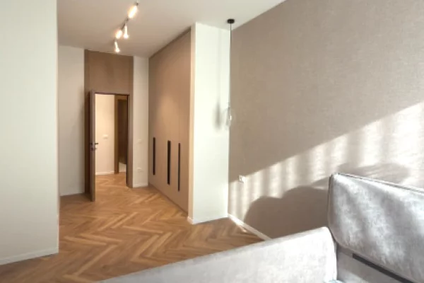 Shtepi me qera Apartament ne Tirane, 2+1, Mobilimi E mobiluar, Pagesa 1,700  Euro.