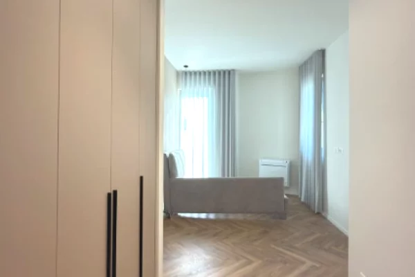 Shtepi me qera Apartament ne Tirane, 2+1, Mobilimi E mobiluar, Pagesa 1,700  Euro.