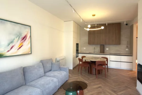Shtepi me qera Apartament ne Tirane, 2+1, Mobilimi E mobiluar, Pagesa 1,700  Euro.