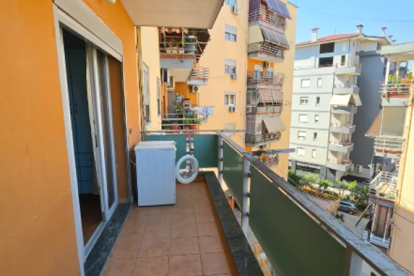 Shtepi me qera Apartament ne Tirane, 2+1, Mobilimi E mobiluar, Pagesa 47,000  Leke.