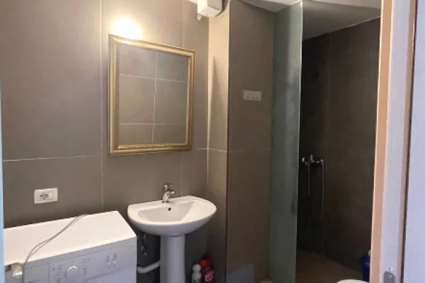 Shtepi me qera Apartament ne Tirane, 1+1, Mobilimi E mobiluar, Pagesa 45,000  Leke.