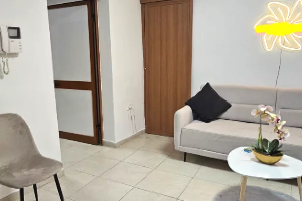 Ambiente Commerciale in Affitto 3+1 a Tirana - 50,000 Leke