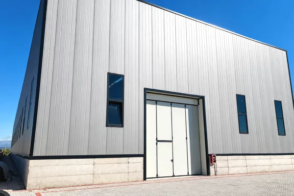  JEPET ME QIRA KAPANON INDUSTRIAL 2,400 m2 – PORTO ROMANO, DURRES