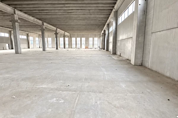 Ambient biznesi me qera 4+1 ne Durres - 7,250 Euro
