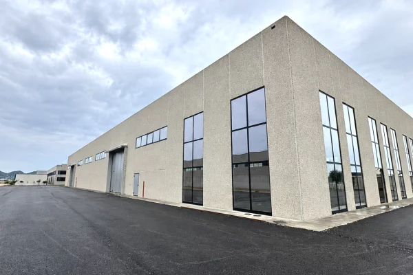  JEPET ME QIRA KAPANON INDUSTRIAL 2,900 m2 – PORTO ROMANO, DURRES