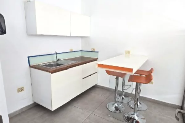 EKSKLUZIVE | ZYRA 115 M2 ME QIRA – KRISTAL CENTER