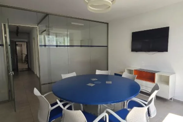 EKSKLUZIVE | ZYRA 115 M2 ME QIRA – KRISTAL CENTER
