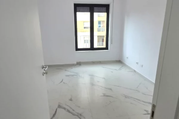 JEPET ME QIRA AMBIENT ZYRASH – BULEVARDI I RI