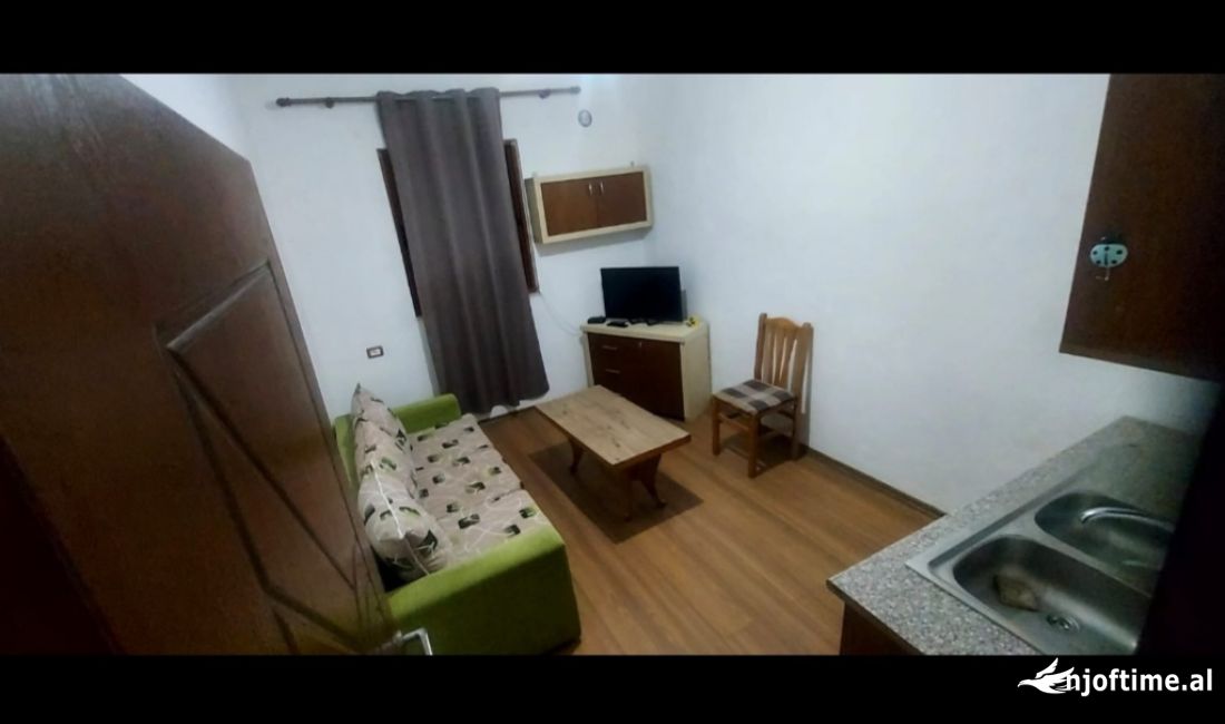 Shtepi me qera Shtepi Private ne Tirane, 1+1, Mobilimi E mobiluar, Pagesa 25,000  Leke.