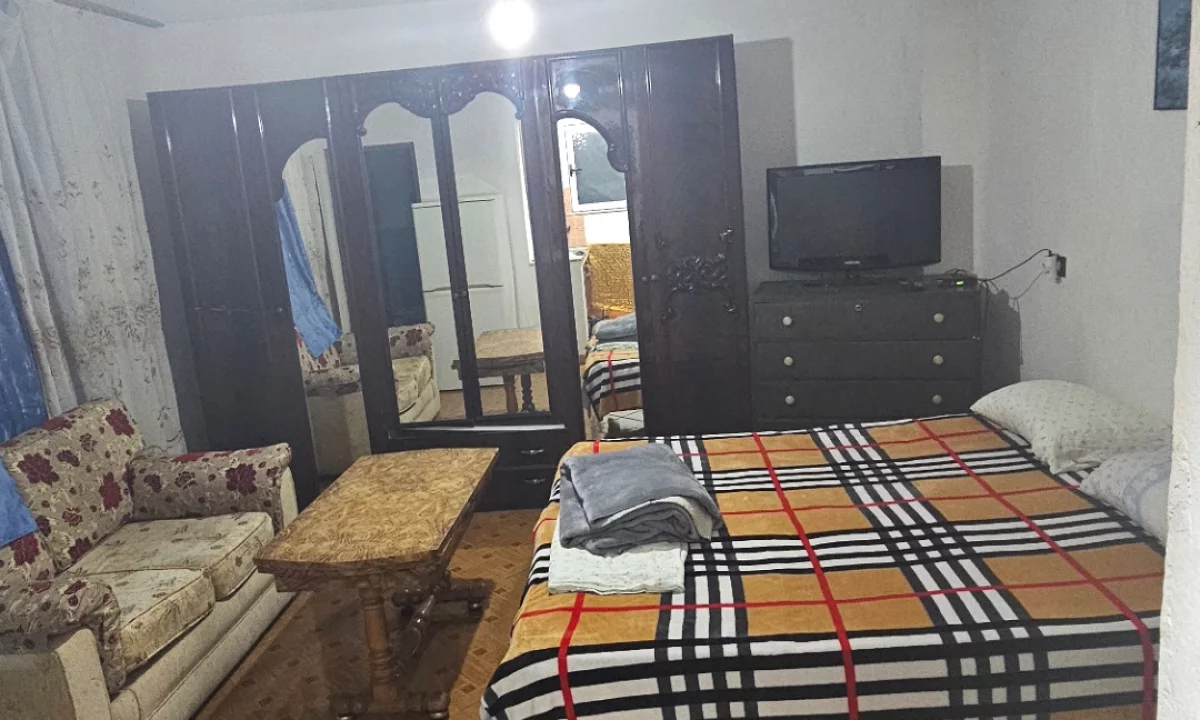 Shtepi me qera Shtepi Private ne Tirane, Garsoniere, Mobilimi E mobiluar, Pagesa 23,000  Leke.