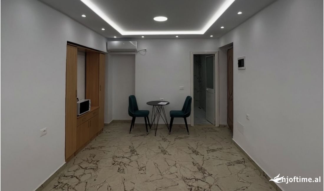 Shitet Dyqan ‼️ 📍21 Dhjetori , prane Rruges Kavajes.