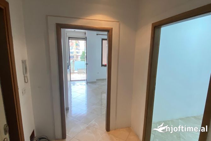 Jepet ambjent me qera prane rruges Mine Peza te Prokurororia