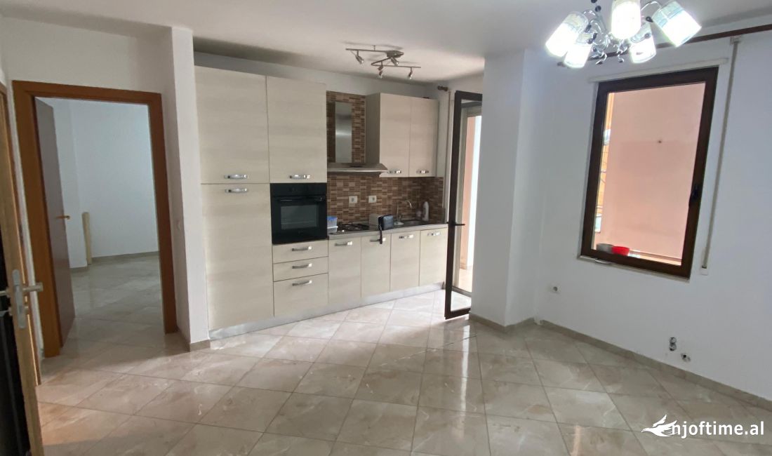 Jepet ambjent me qera prane rruges Mine Peza te Prokurororia