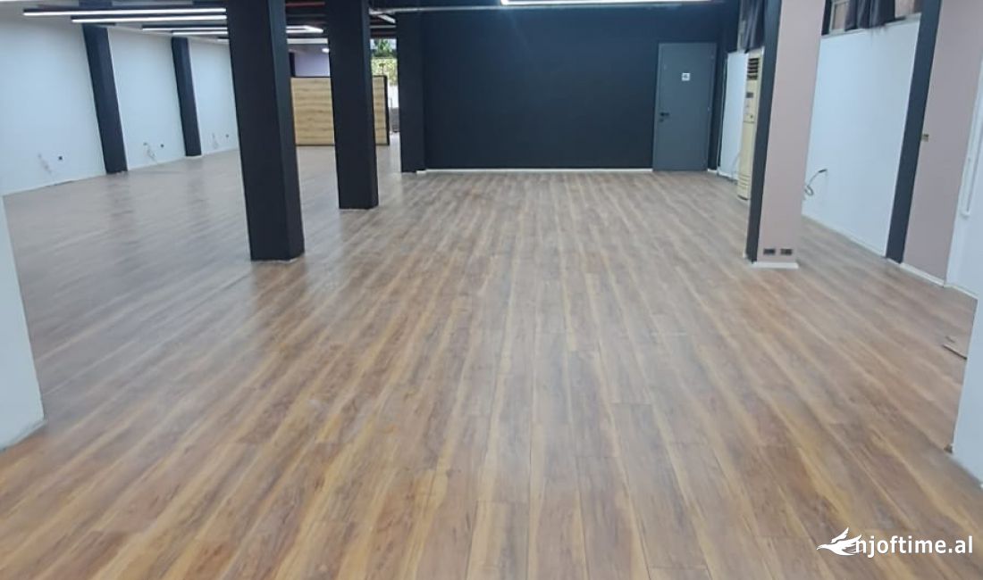 Tirane, jepet me qera ambjent biznesi Kati 0, 300 m2 2.800 Euro (21 Dhjetori)