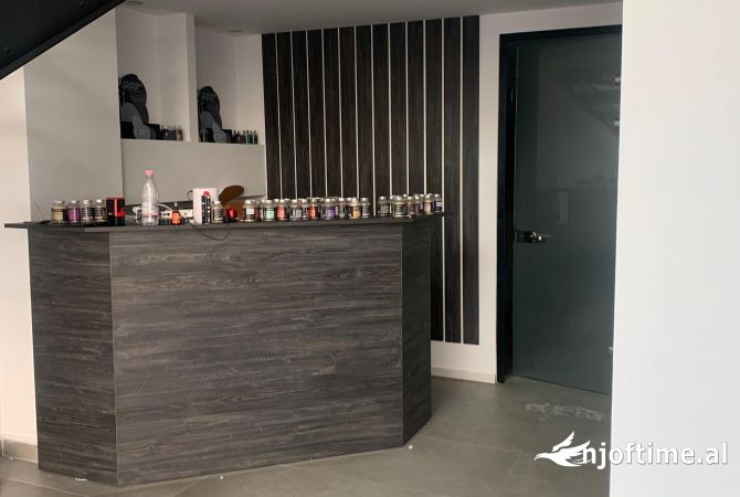 Ambiente Commerciale in Affitto 1+1 a Tirana - 2,700 Euro