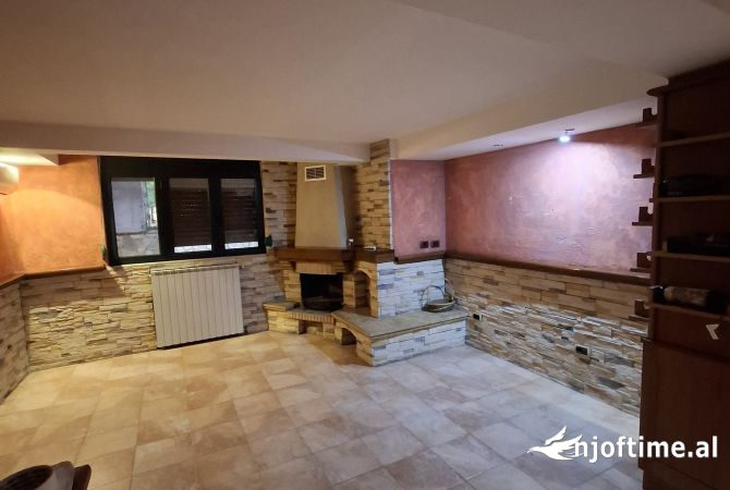 Tirane, jepet me qera ambjent biznesi Kati 2, 220 m2 1.750 Euro (Myslym Shyri)