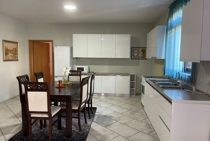 Qera, Shtëpi 2+1, Rruga Qemal Stafa, Tiranës - 600€ | 140 m²