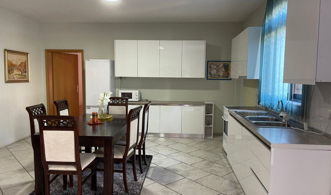 Shtepi me qera Apartament ne Tirane, 2+1, Mobilimi E mobiluar, Pagesa 600  Euro.