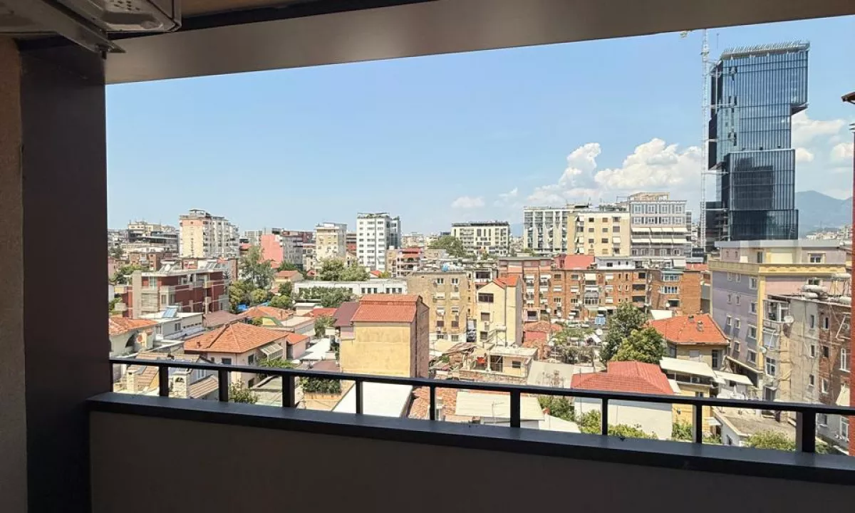 Tirane, jepet me qera ambjent biznesi Kati 6, 115 m2 900 Euro (Myslym Shyri)