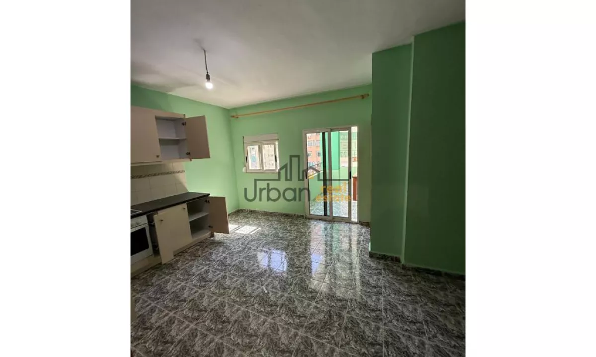 Shtepi ne shitje Apartament ne Tirane, 2+1, Mobilimi Bosh, pa mobiluar, Pagesa 258,000  Euro.