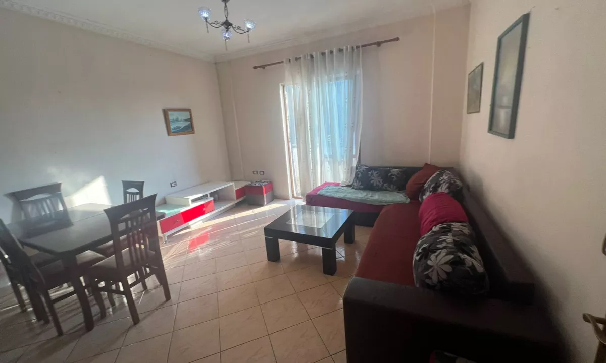 Shtepi ne shitje Apartament ne Tirane, 1+1, Mobilimi E mobiluar, Pagesa 124,000  Euro.