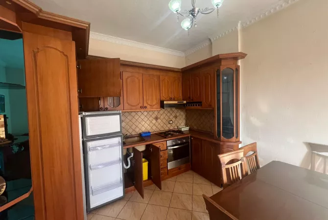 Shtepi ne shitje Apartament ne Tirane, 1+1, Mobilimi E mobiluar, Pagesa 124,000  Euro.