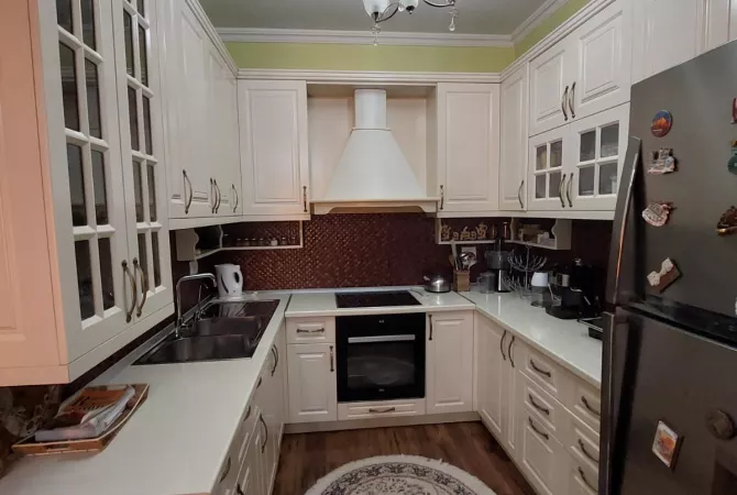 Shtepi ne shitje Apartament ne Tirane, 2+1, Mobilimi E mobiluar, Pagesa 140,000  Euro.