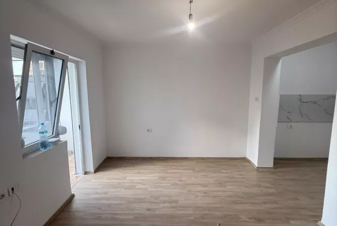 Shtepi ne shitje Apartament ne Tirane, 2+1, Mobilimi Bosh, pa mobiluar, Pagesa 165,000  Euro.