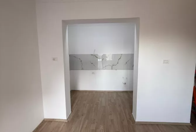 Shtepi ne shitje Apartament ne Tirane, 2+1, Mobilimi Bosh, pa mobiluar, Pagesa 165,000  Euro.