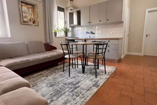 Shtepi me qera Apartament ne Tirane, 2+1, Mobilimi E mobiluar, Pagesa 720  Euro.