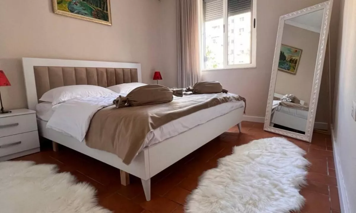 Shtepi me qera Apartament ne Tirane, 2+1, Mobilimi E mobiluar, Pagesa 720  Euro.